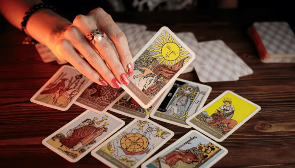 Chọn 1 lá bài Tarot để biết vị trí của bạn trong tim người ấy có quan trọng?