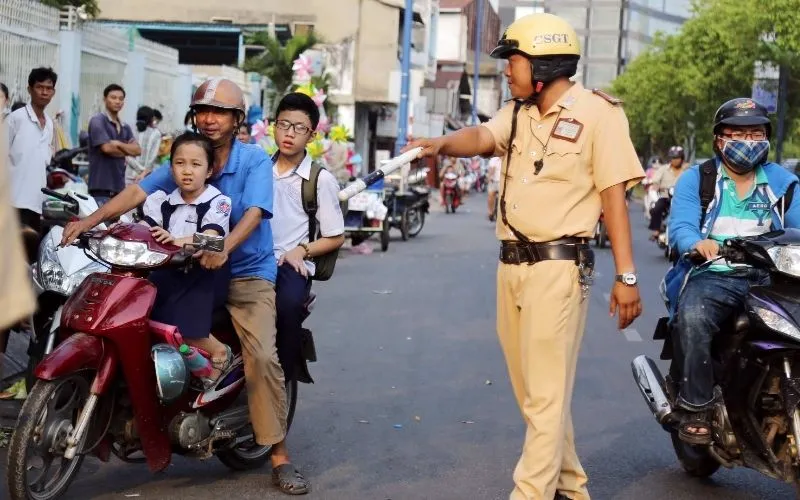 Mơ thấy đi xe máy: Sự thay đổi bất ngờ trong công việc cần phải đề phòng